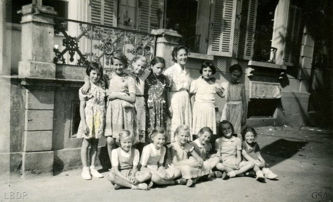 37 - Quelques wihriennes en colonie de vacances &agrave; Ribeauvill&eacute; en 1950